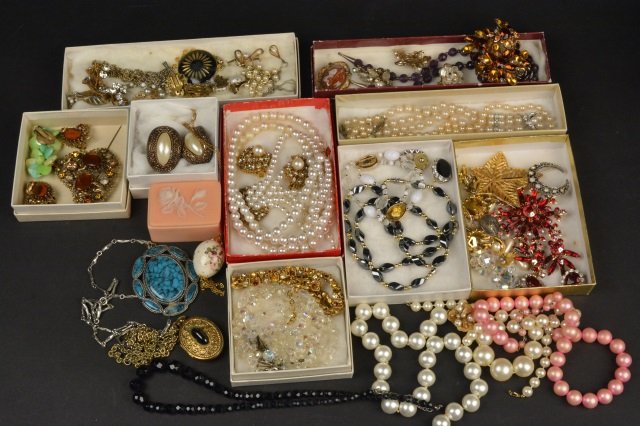 Vintage, Costume & Rhinestone Jewelry: Vintage, costume & rhinestone ladies jewelry. Several necklace earring sets. Egg necklace, beaded necklaces, pins, bracelets. Contact our recommended 3rd party "for profit" shipper Pak Mail at (260) 6