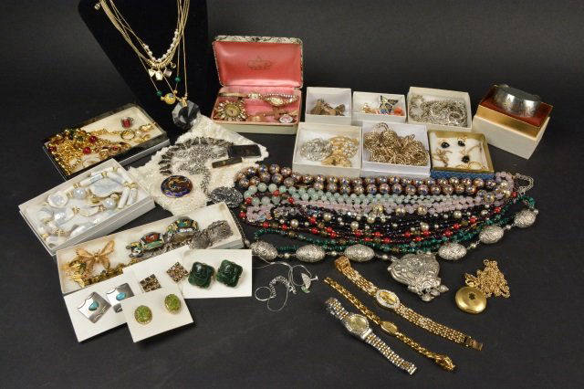 Large Lot of Costume, Vintage & Designer Jewelry (1 of 10)