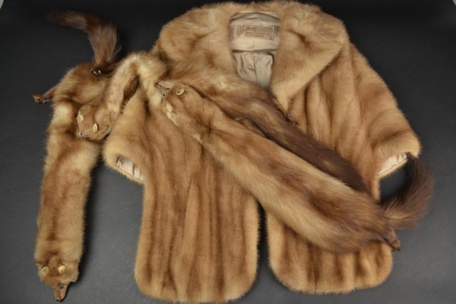 Stole & 3-Mink Collar (1 of 6)