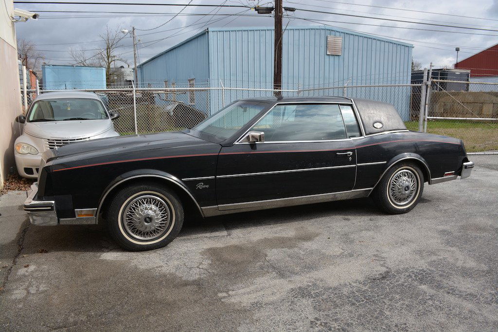 1985 Buick Riviera (67,000 MI) (1 of 8)