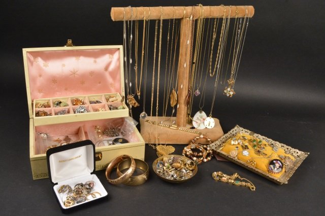 Ladies Vintage, Costume Estate Jewelry Lot (1 of 10)