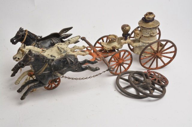 Antique Cast Iron 3-Horse Drawn Fire Pumper Toy (1 of 7)