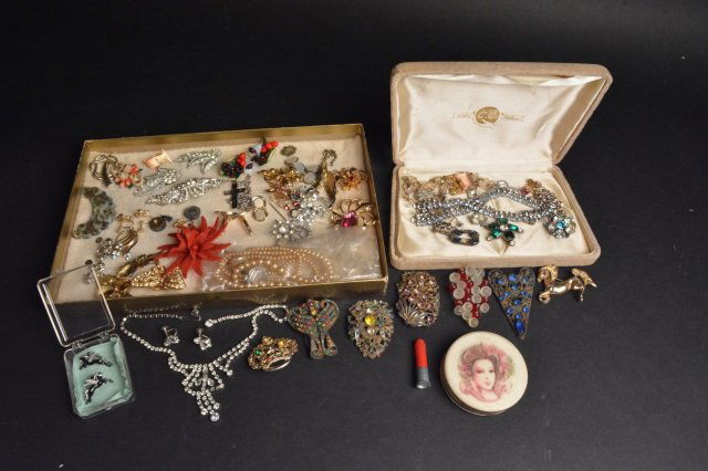 Vintage Ladies Costume Jewelry & Vanity (1 of 8)