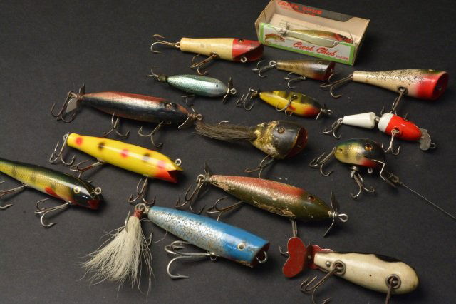 (15) Creek Chub Fishing Lure Assortment (1 of 9)