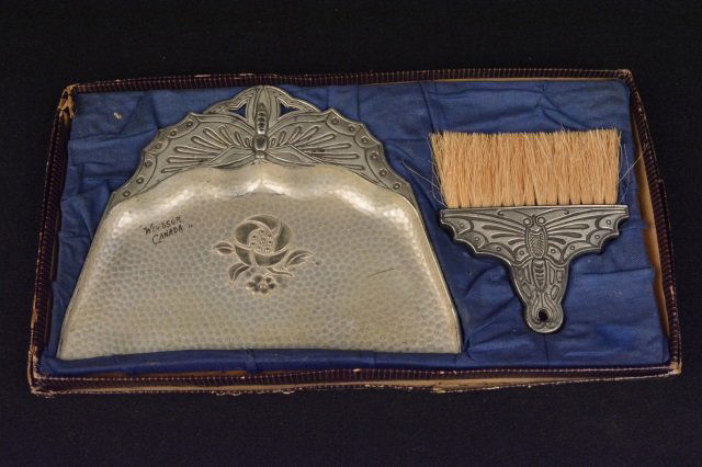 Vintage Crumb Catcher Set: Vintage crumb catcher set. Contact our recommended 3rd party "for profit" shipper Pak Mail at (260) 637-4809 or Pakmail419@yahoo.com for shipping quote PRIOR to bidding. Scheerer WILL NOT ship this it