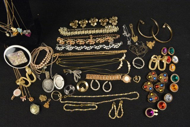 Costume & Modern Jewelry (1 of 10)