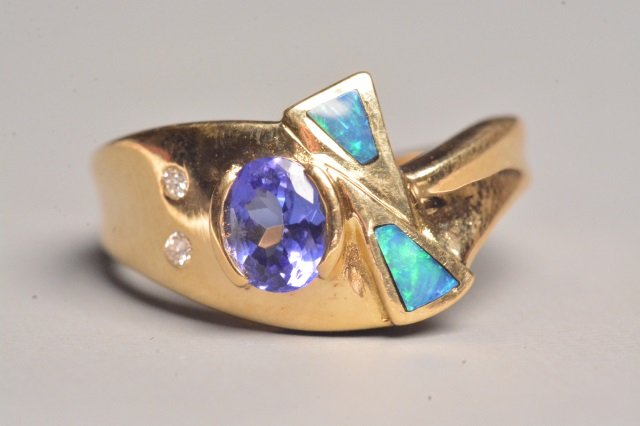 18K Yellow Gold Ring W/ Tanzanite & Diamonds (1 of 4)