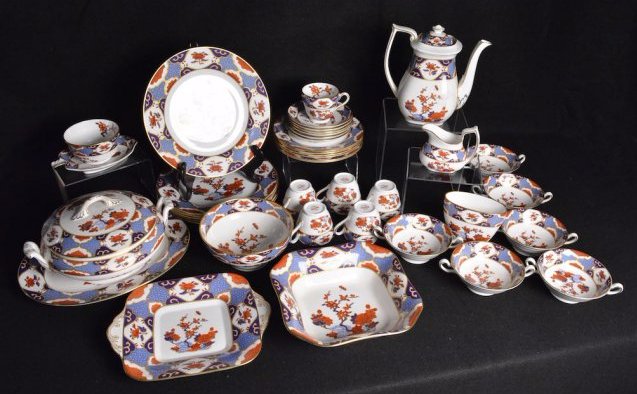 (42 pcs.) Spode Fine Bone China Shima Pattern: (42 pcs) Spode fine bone China in Shima pattern. Coffee pot, (6) teacups, (6) saucers, (6) salad plates, (6) diner plates, oval serving tray, square serving tray, (6) soup bowls, spoon rest, bowl, cov