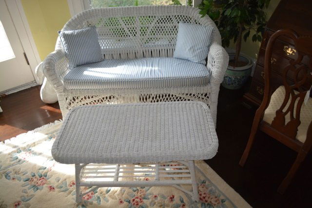 (6) Piece White Wicker Patio Furntiure Set (1 of 4)