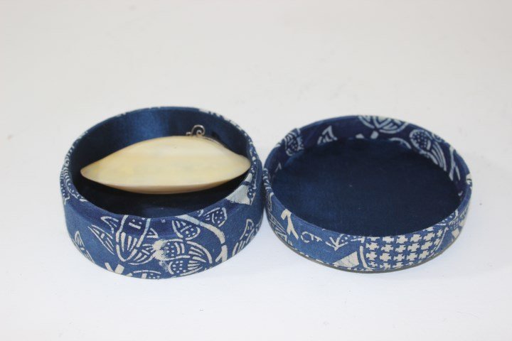 Mother of Pearl Pill Box: estate item