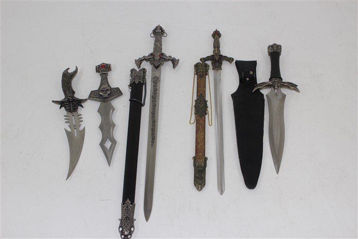 Lot of 5 Weapons: short sword approx 29" , short sword approx 24", 3 daggers 1 with leather sheathe approx 19" , approx 15", approx 16"