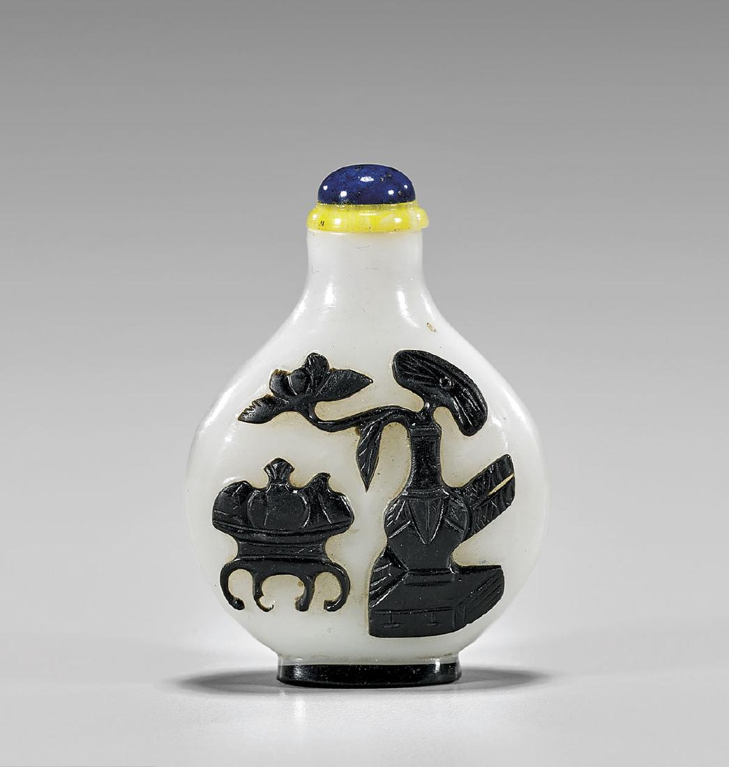 ANTIQUE BLACK ON WHITE GLASS SNUFF BOTTLE (1 of 2)