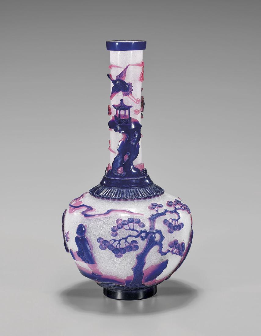 TWO-COLOR OVERLAY GLASS BOTTLE VASE (1 of 4)