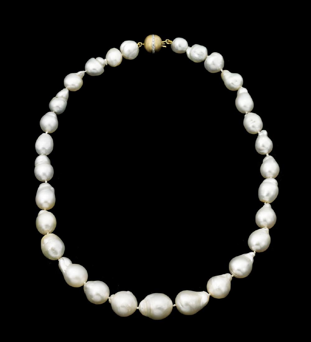 BAROQUE PEARL NECKLACE (1 of 1)