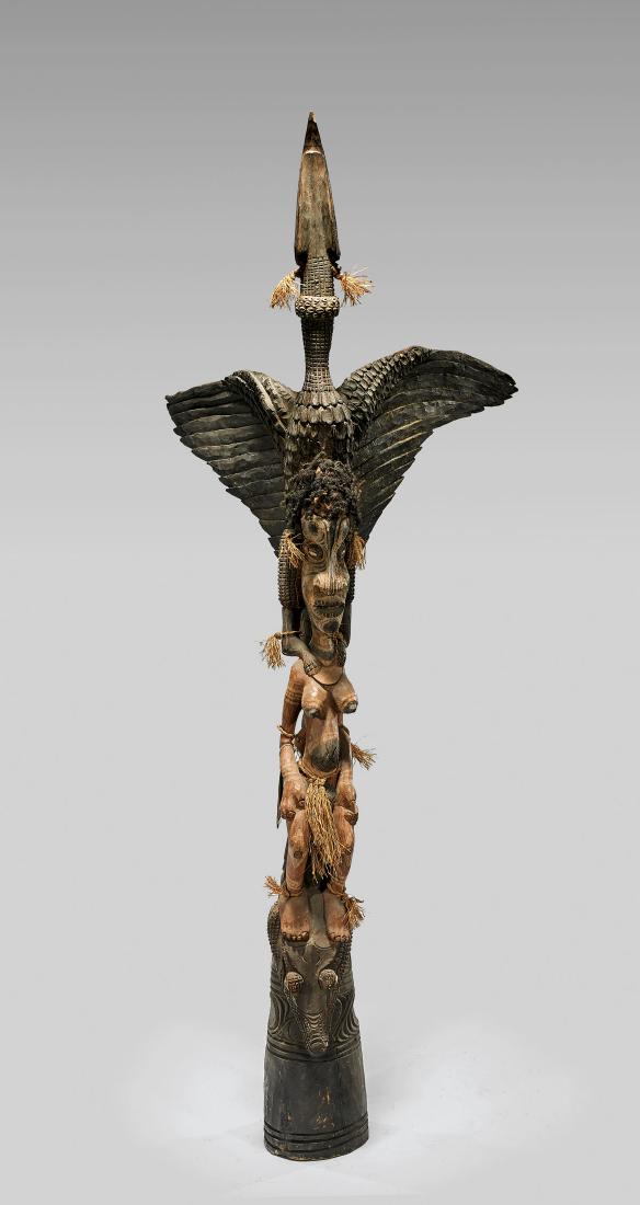 ELABORATE SEPIK WOOD ROOF FINIAL FIGURE (1 of 2)