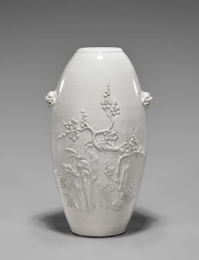 ANTIQUE CHINESE BLANC DE CHINE PORCELAIN VASE (1 of 2)