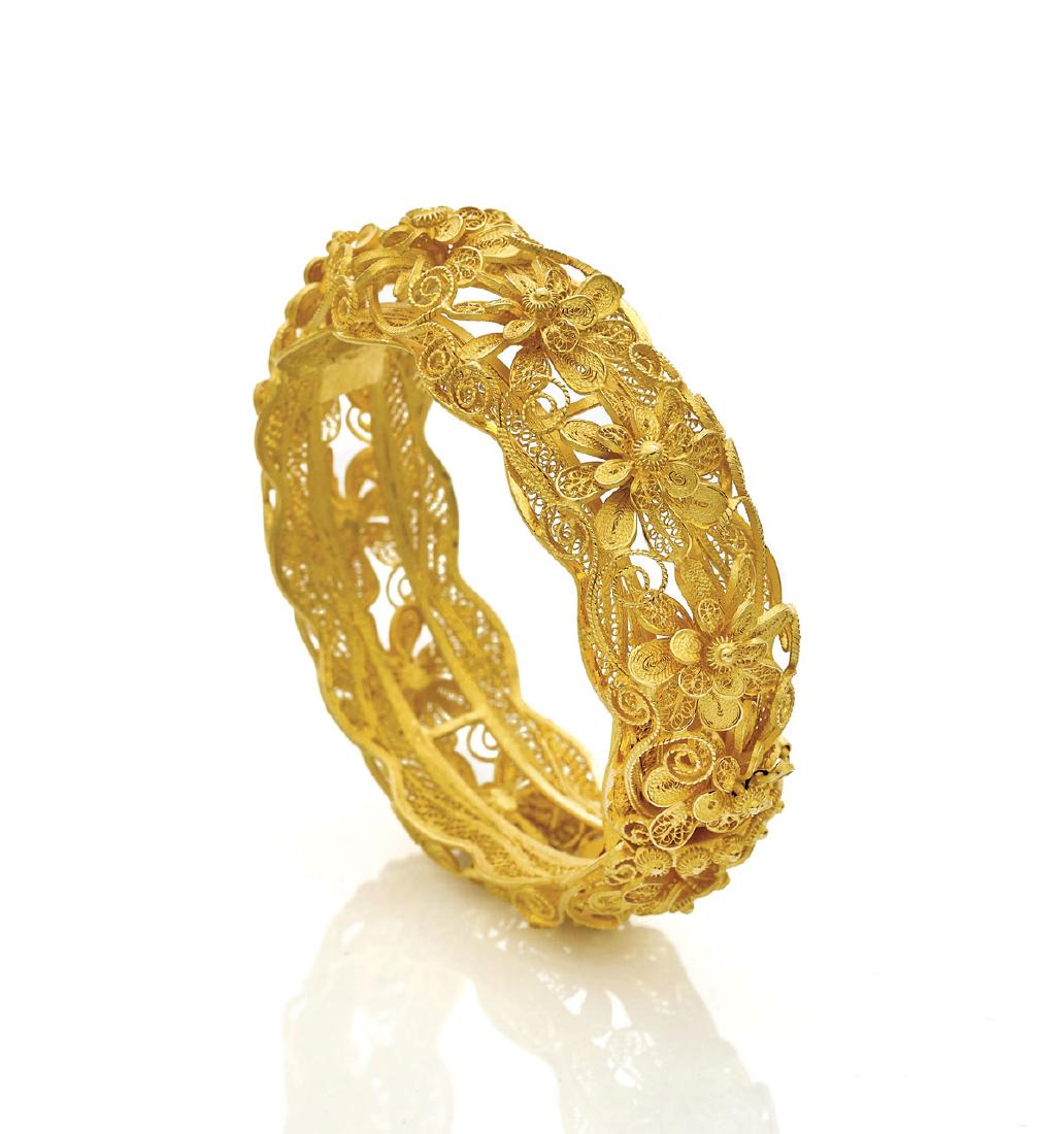 22K GOLD FILIGREE BANGLE BRACELET (1 of 2)