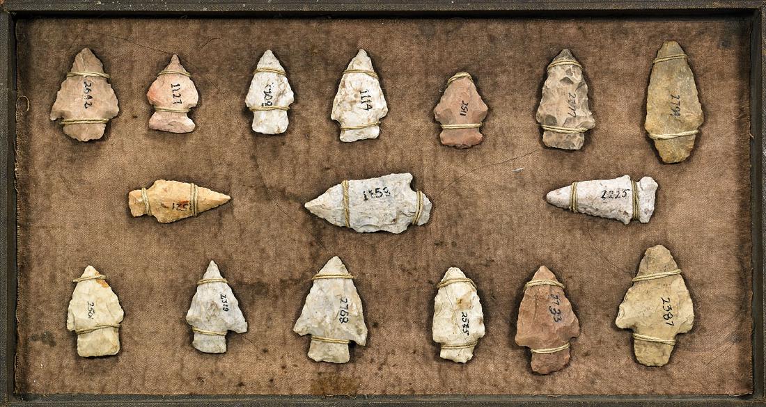 COLLECTION OF NATIVE AMERICAN ARROW POINTS (1 of 1)