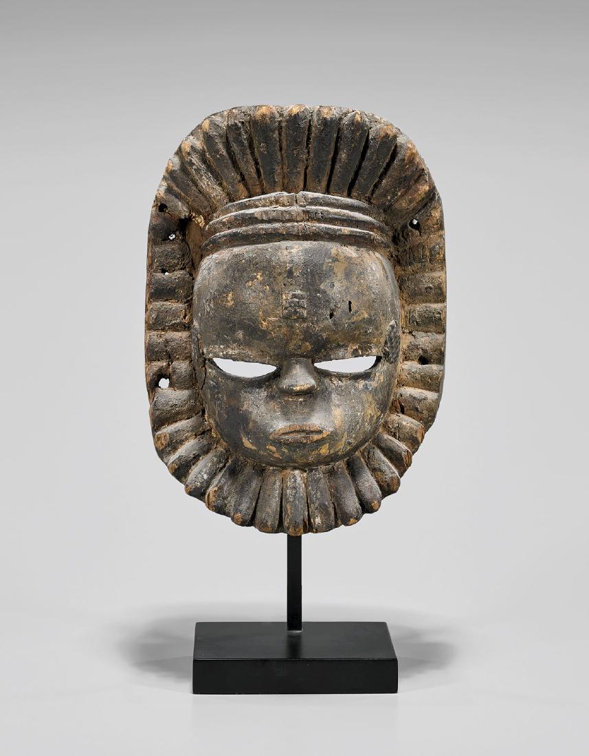 NIGERIAN CARVED WOOD MASK (1 of 3)