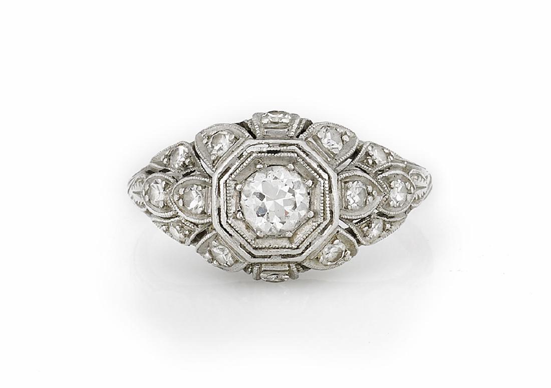 ART DECO DIAMOND & PLATINUM RING (1 of 2)