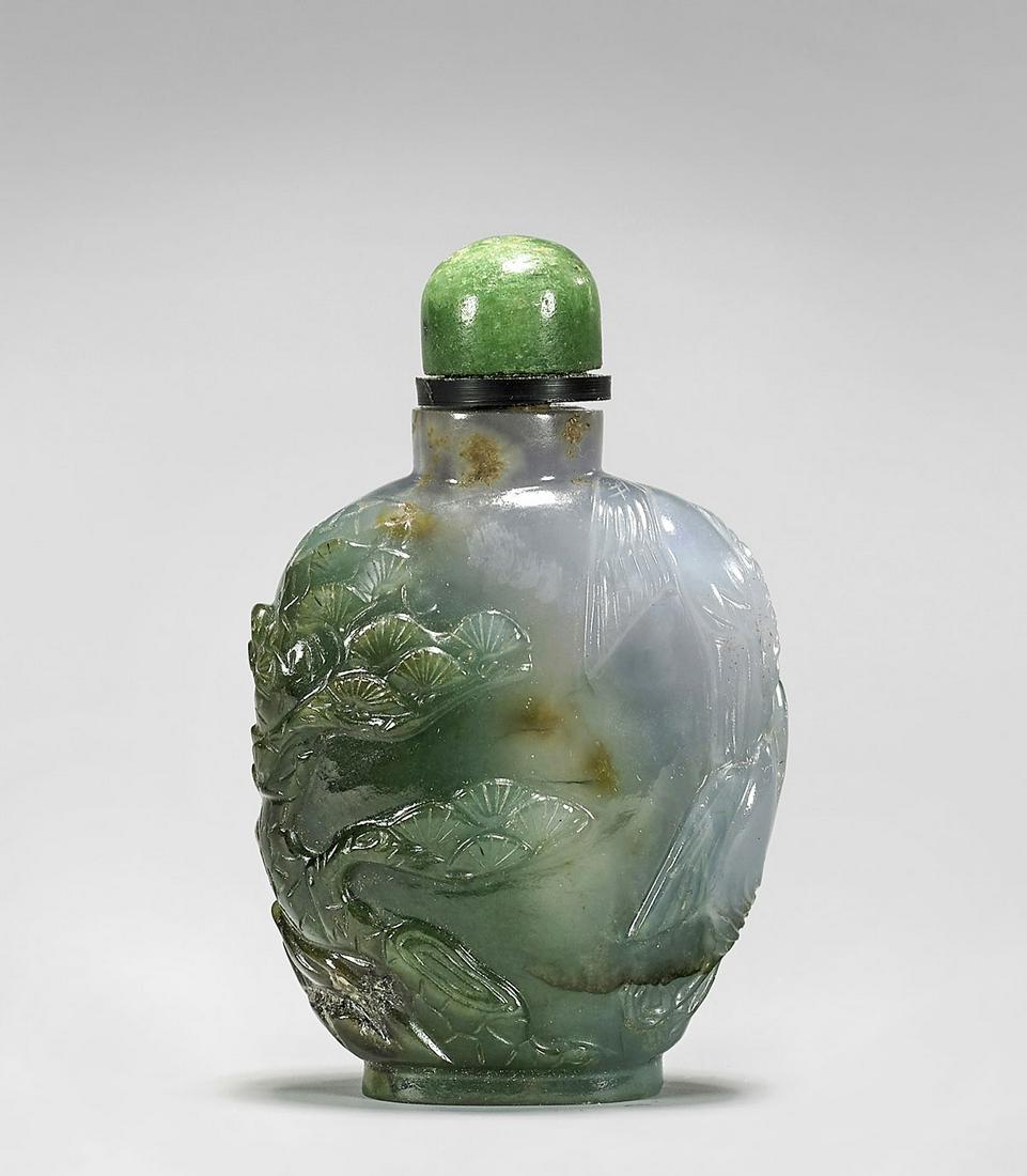 FINE OLD JADEITE CARVED SNUFF BOTTLE (1 of 3)
