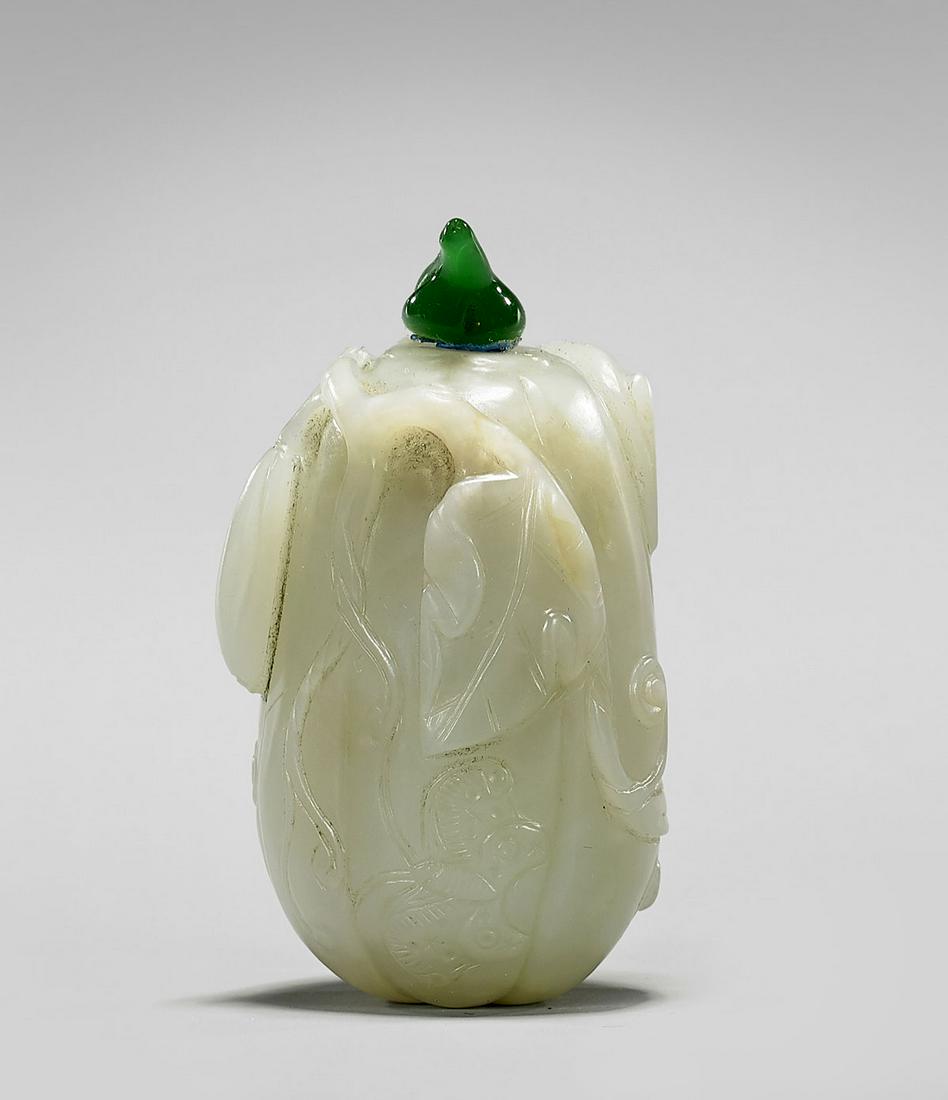 ANTIQUE WHITE JADE GOURD SNUFF BOTTLE (1 of 7)