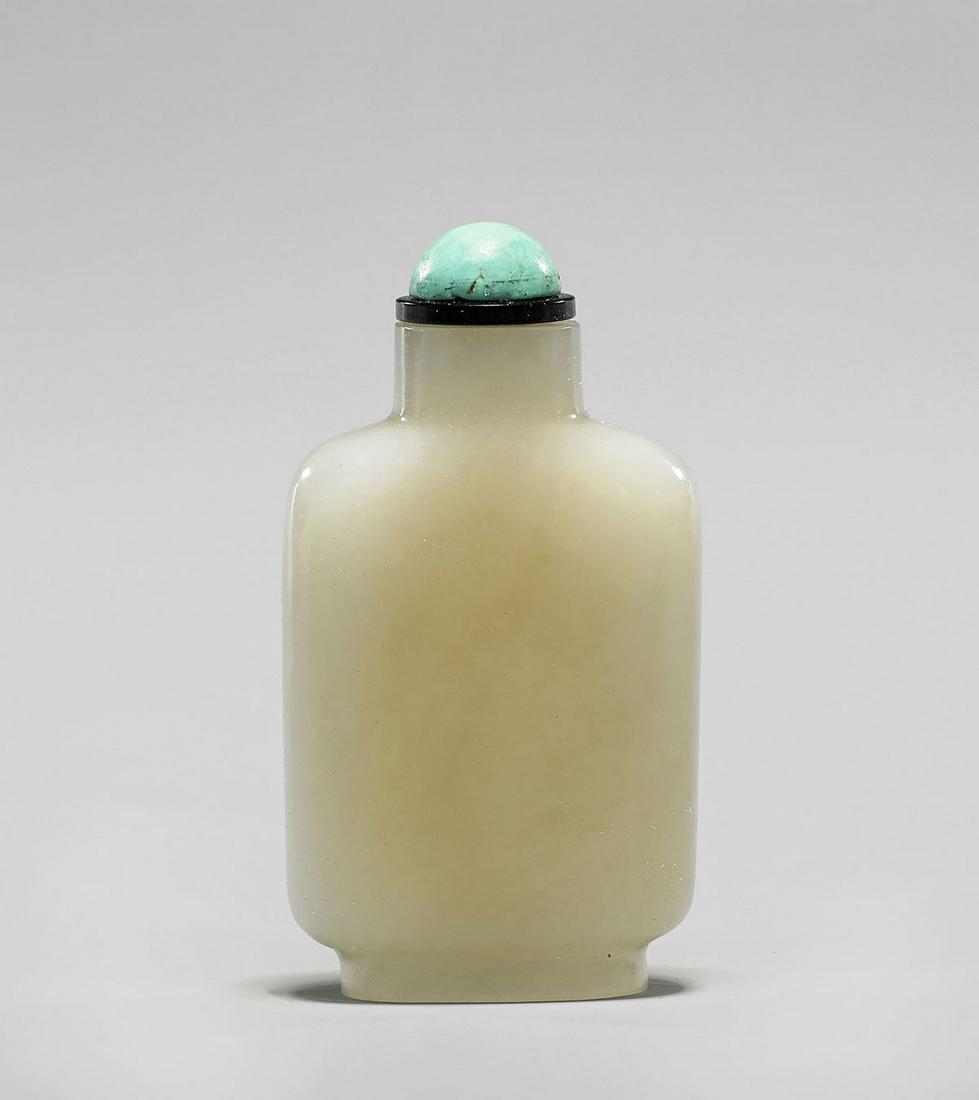 ANTIQUE WHITE JADE SNUFF BOTTLE (1 of 3)