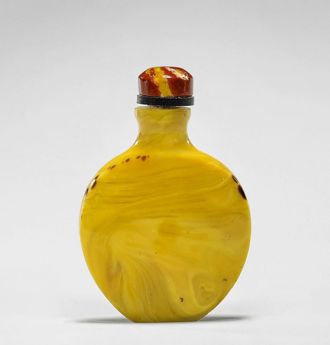 ANTIQUE YELLOW GLASS SNUFF BOTTLE (1 of 3)