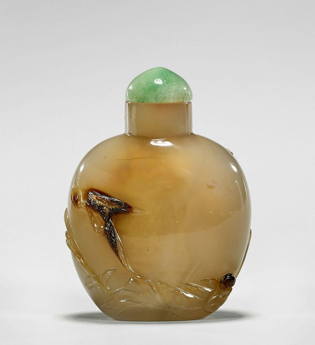 ANTIQUE CARVED CAMEO AGATE SNUFF BOTTLE (1 of 5)
