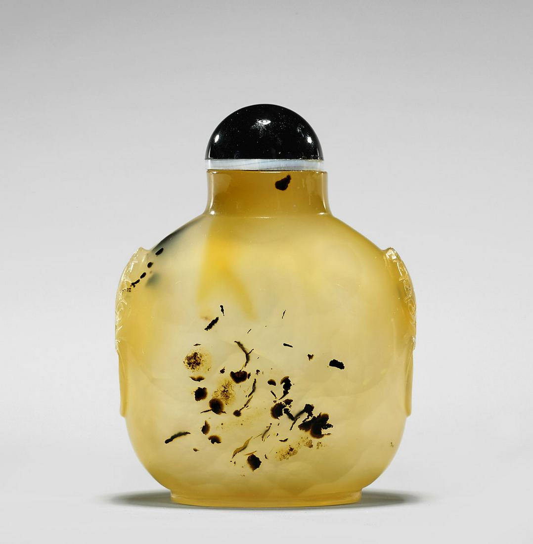 FINE ANTIQUE GOLDEN-WHITE AGATE SNUFF BOTTLE (1 of 3)