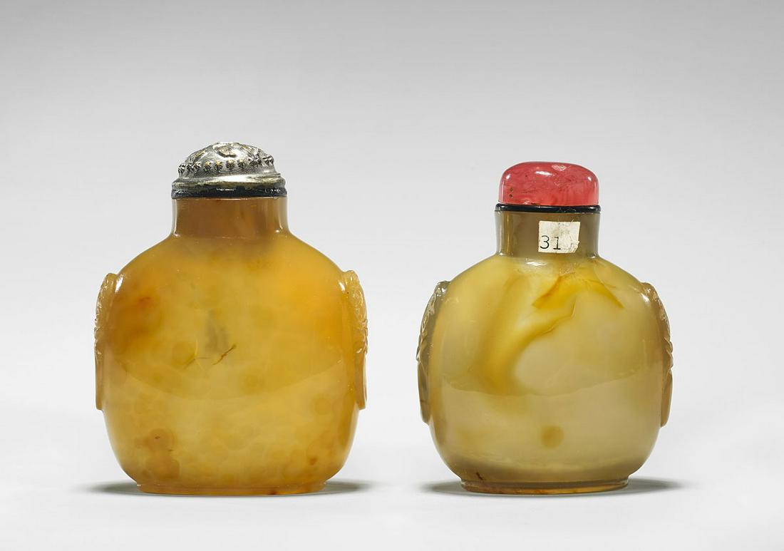 TWO ANTIQUE HONEY AGATE SNUFF BOTTLES (1 of 3)