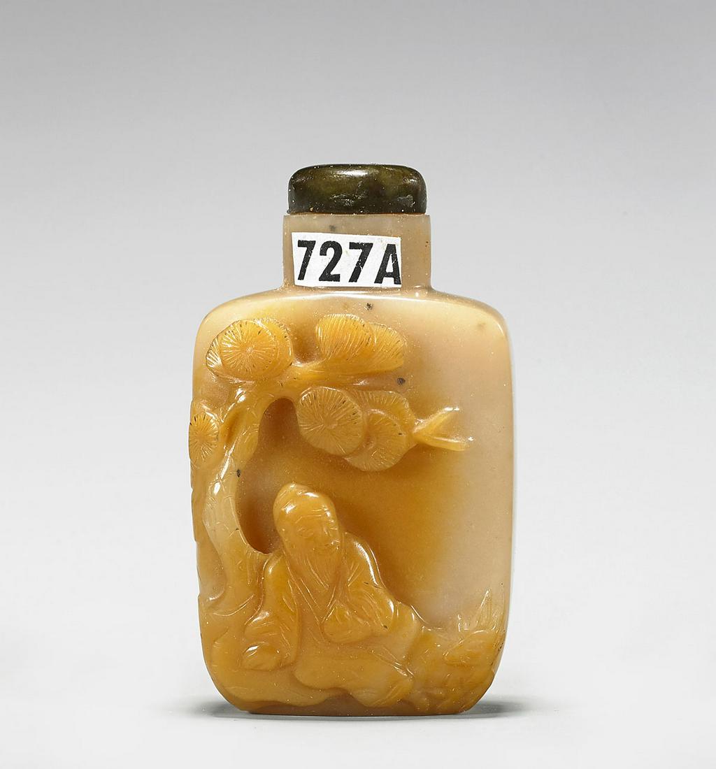 ANTIQUE CAMEO AGATE SNUFF BOTTLE (1 of 3)