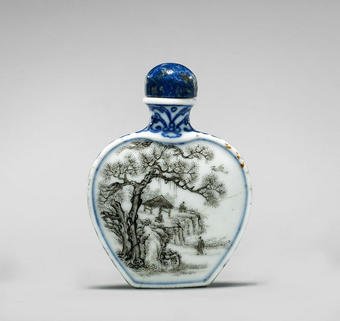 ANTIQUE QIANLONG-STYLE BLUE & WHITE PORCELAIN SNUFF (1 of 4)