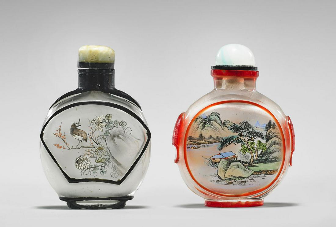 TWO INSIDE-PAINTED OVERLAY GLASS SNUFF BOTTLES (1 of 5)