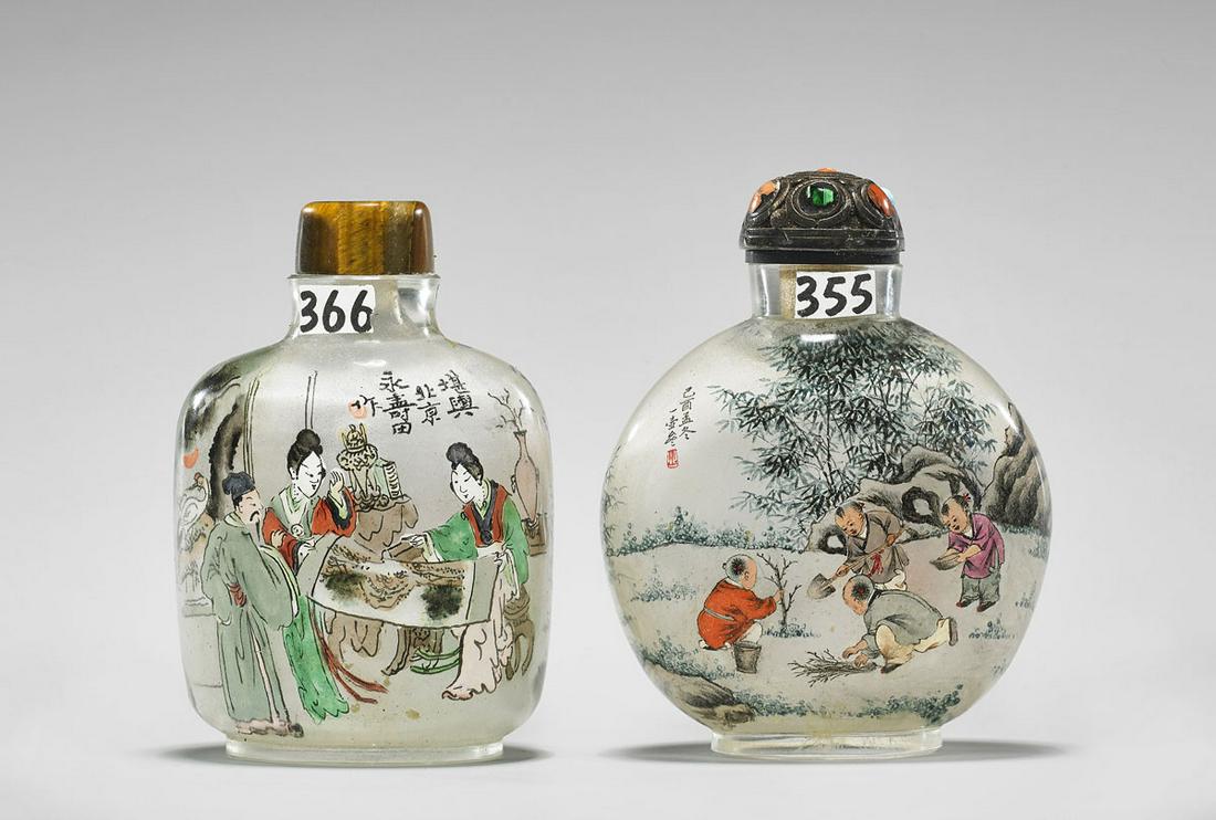 TWO LARGE INSIDE-PAINTED GLASS SNUFF BOTTLES (1 of 6)