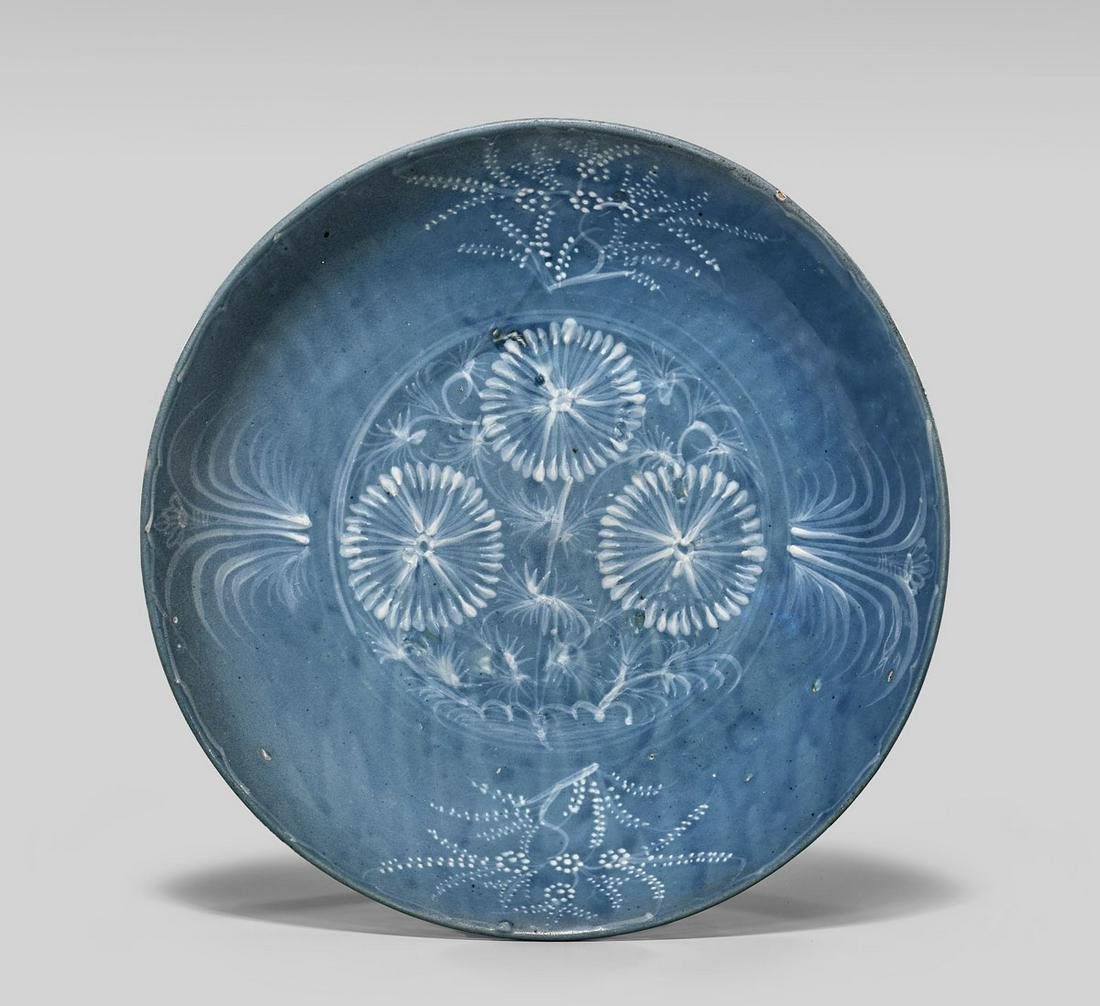 SWATOW BLUE-GROUND 'CHRYSANTHEMUM' DISH (1 of 2)