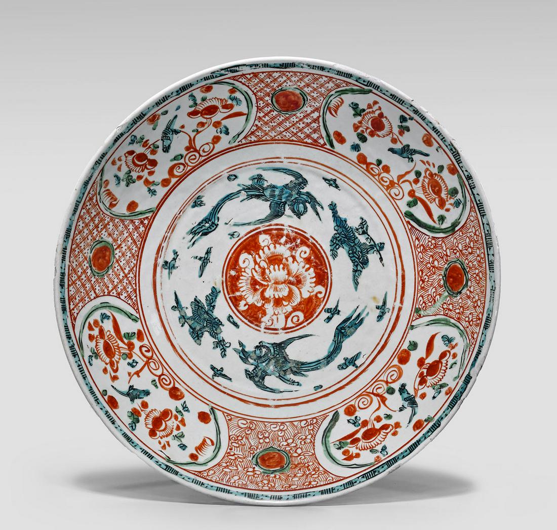 17TH CENTURY POLYCHROME SWATOW DISH (1 of 2)