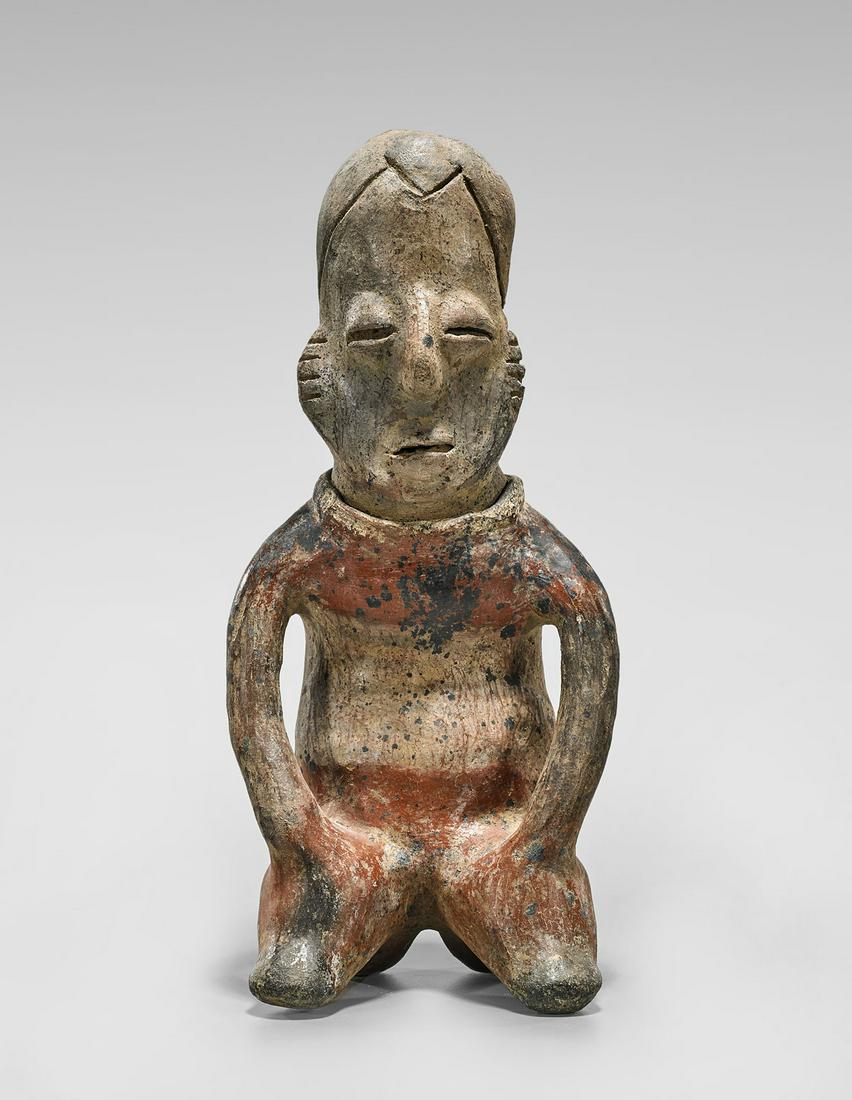 PIHUAMO SEATED FIGURE (1 of 3)