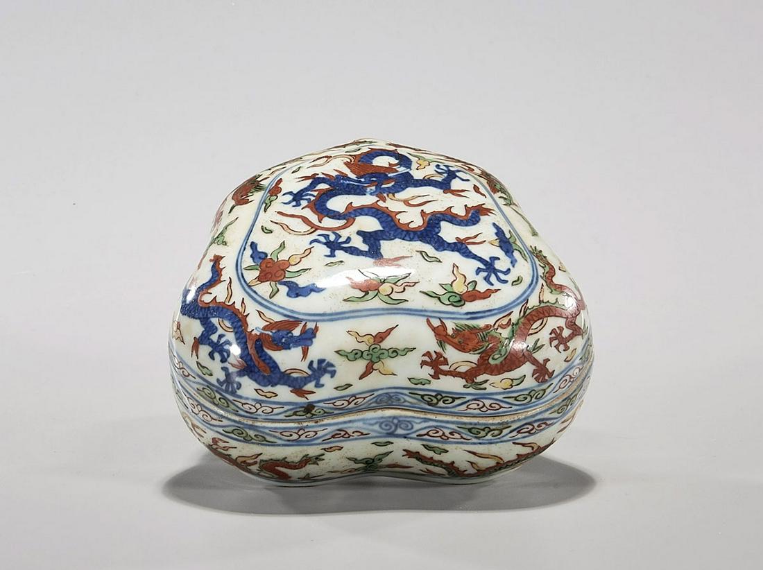 Chinese Ming-Style Porcelain Covered Box (1 of 3)
