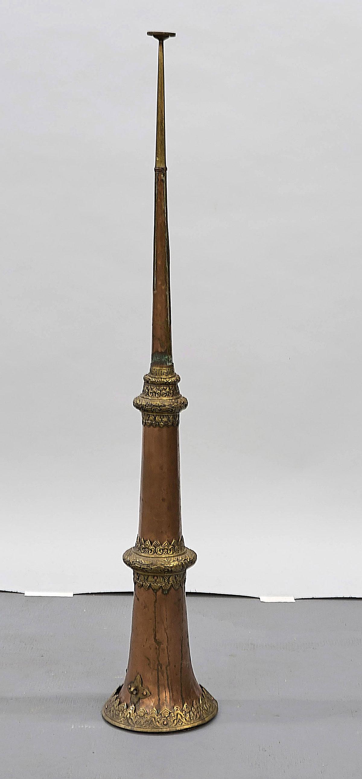 Nepalese Copper & Brass Sherpa's Horn: Nepalese copper & brass sherpa's horn; L; 42"; Due to COVID-19 restrictions, our employees are working remotely. It may not be possible to provide condition reports and additional photos for this lot.