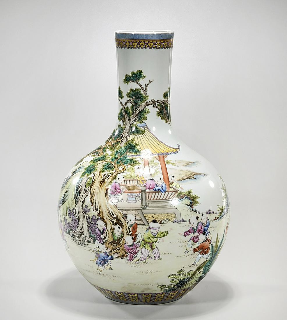 Chinese Enameled Porcelain Globular Vase (1 of 8)