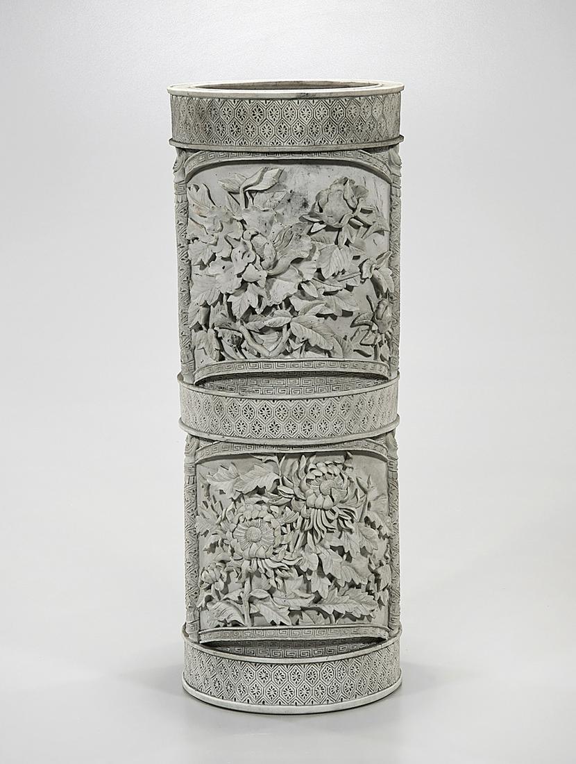 Chinese Porcelain Hat Stand (1 of 7)