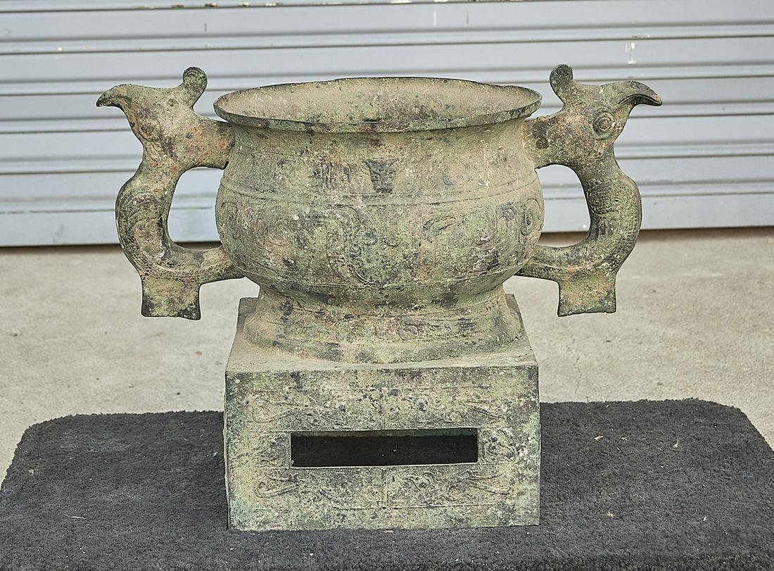 Chinese Archaistic Bronze Gui Vessel (1 of 2)