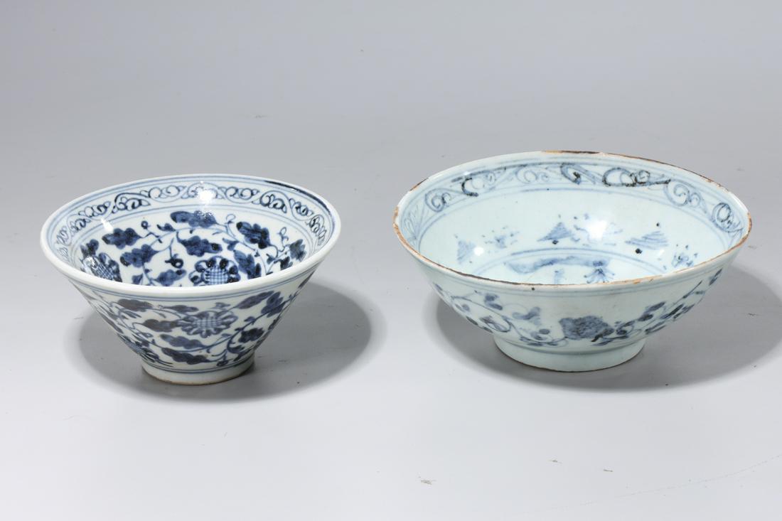 Two Chinese Early-Style Blue and White Bowls (1 of 6)