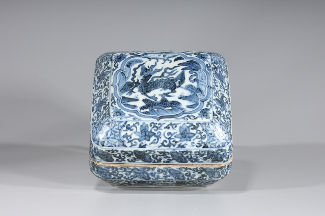 Blue and White Chinese Dragon Box (1 of 4)
