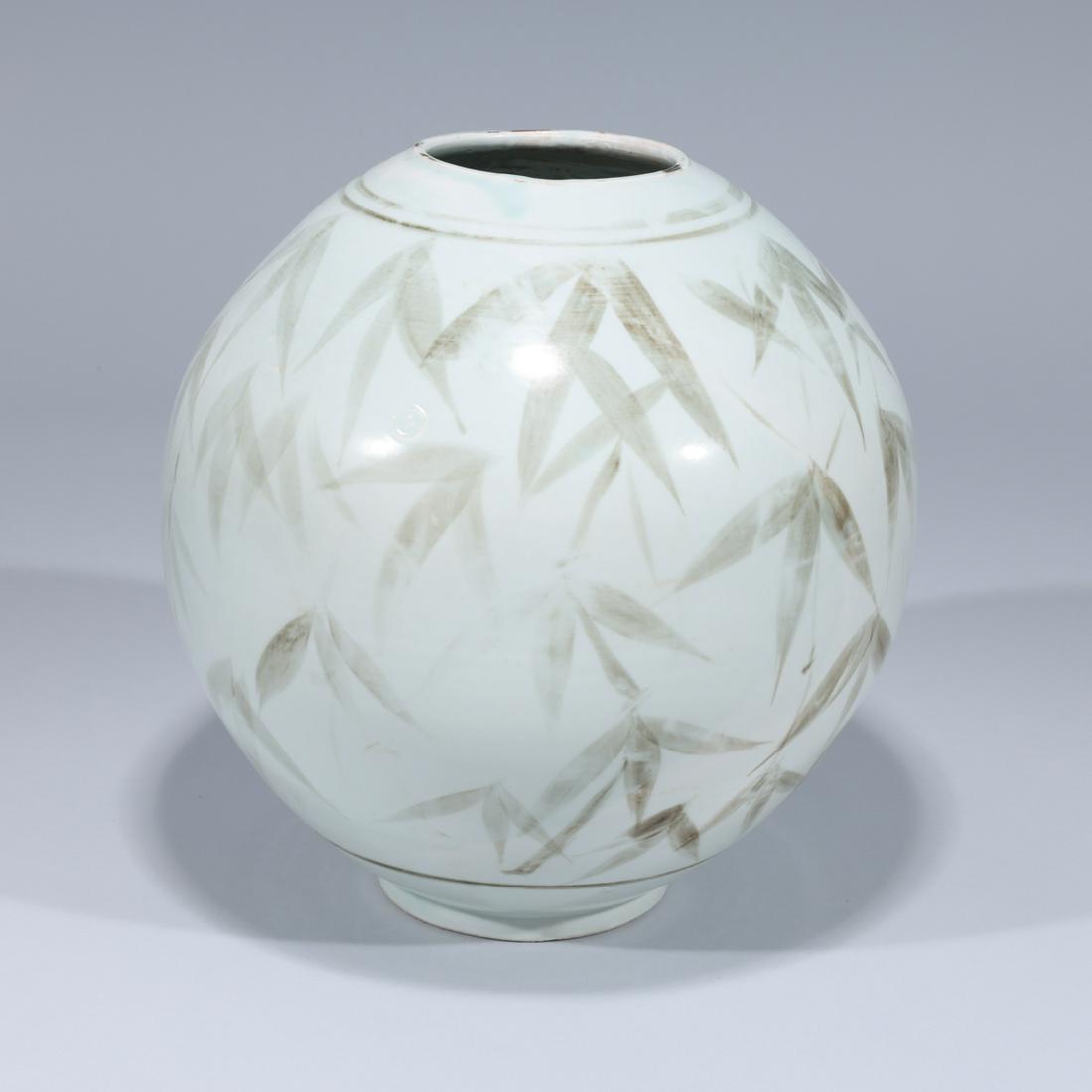 Large Korean Porcelain Vase (1 of 4)
