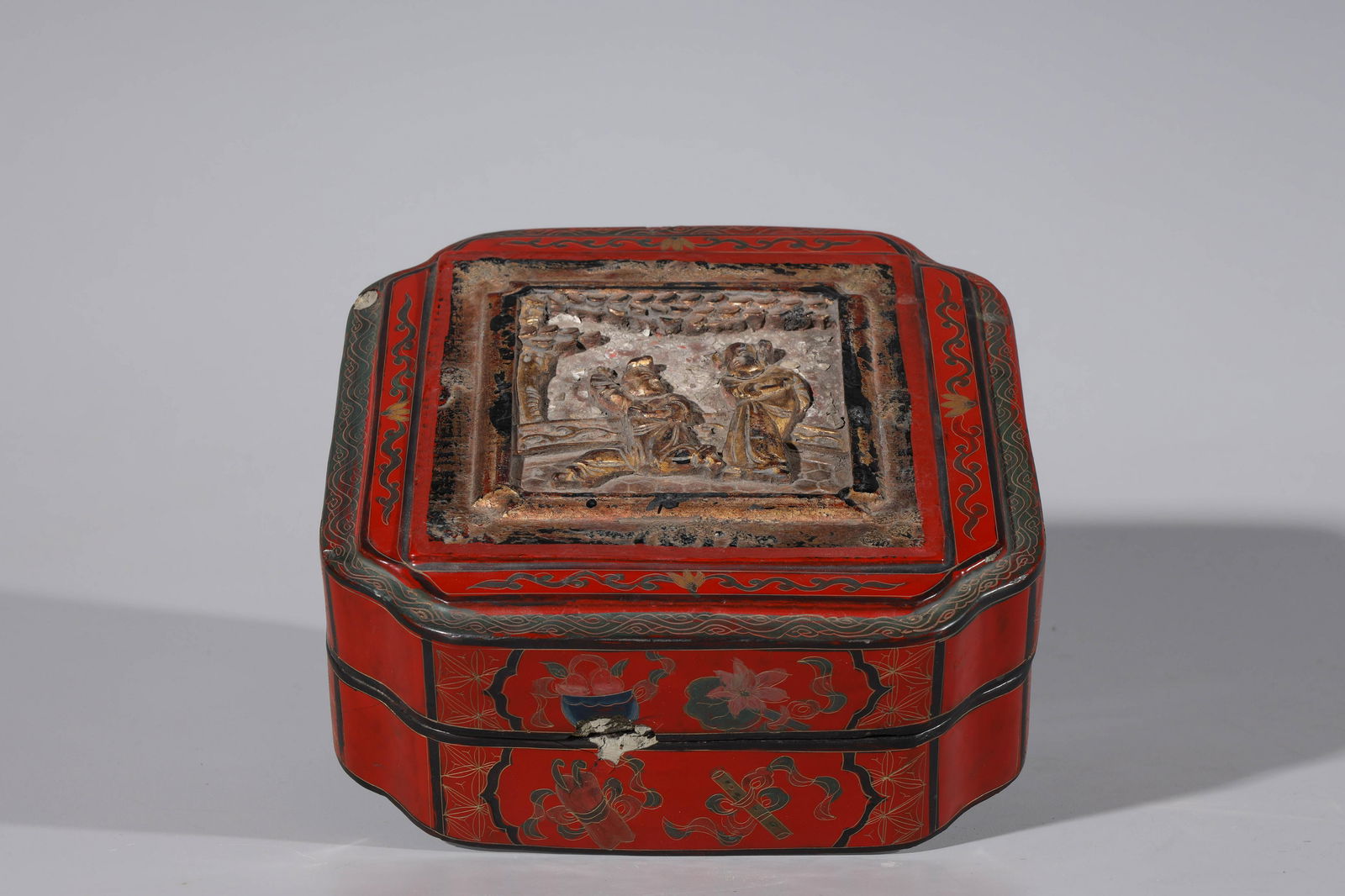 Chinese Lacquer & Gilt Box (1 of 6)