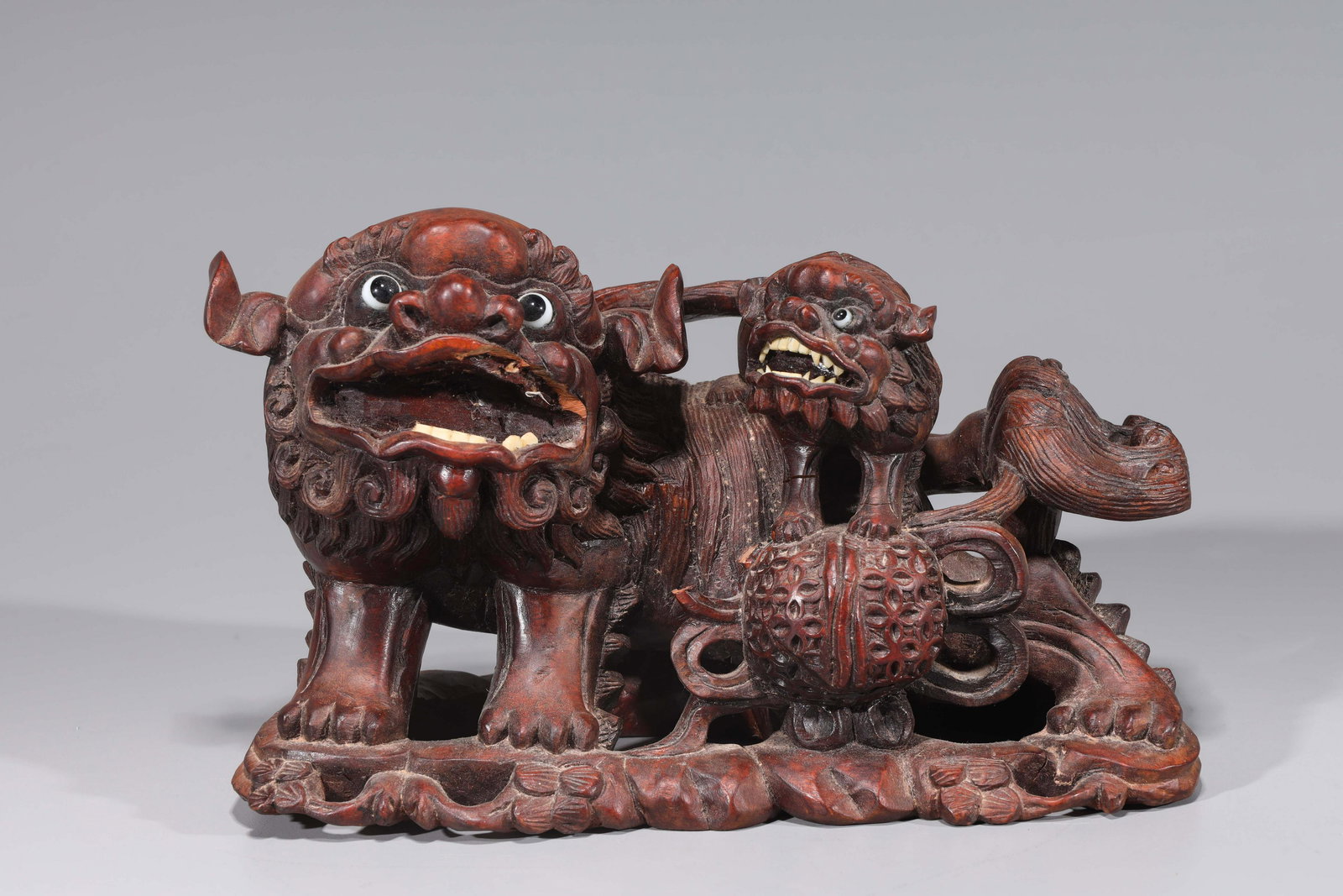 Chinese Carved Wooden Foo Lions Statue (1 of 6)