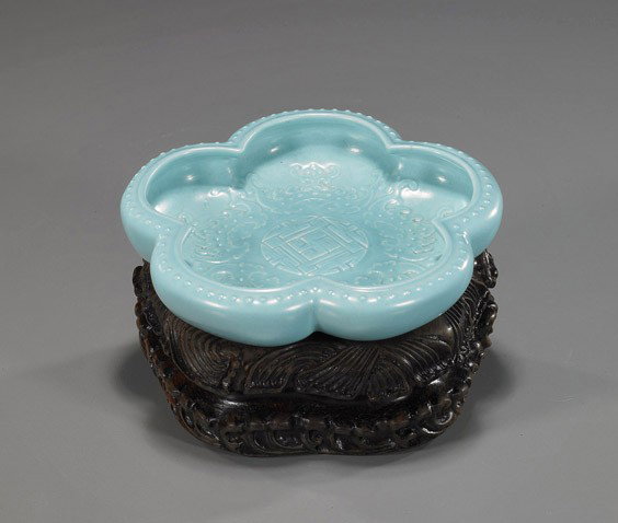 Fine Turquoise Glazed Brushwasher: Chinese Turquoise Glazed Brushwasher Finely bright turquoise blue glazed, Chinese Qianlong-style porcelain brushwasher; foliate form with moulded interior featuring bats framing a medallion, seal mark