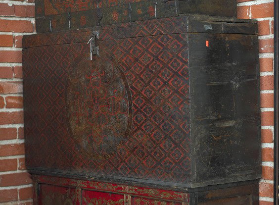 Large Tibetan/Mongolian Polychromed Trunk: Large Tibetan/Mongolian Polychromed Trunk Tibetan/Mongolian chest: front with repetitive red foliate pattern and a large scrolling floral and geometric design in the center in red and yellow, metal ha